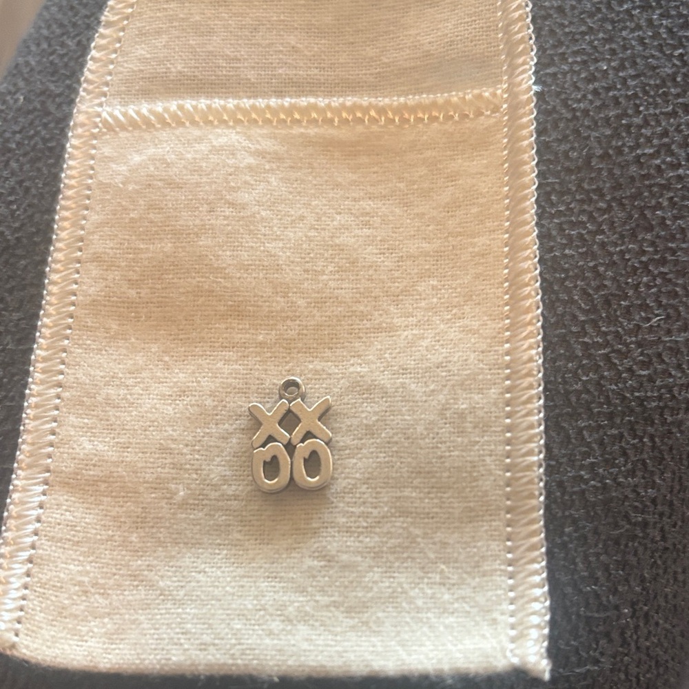 Jewelry James Avery retired XOXO sterling silver charm xoxo with box and bag - Picture 3 of 8